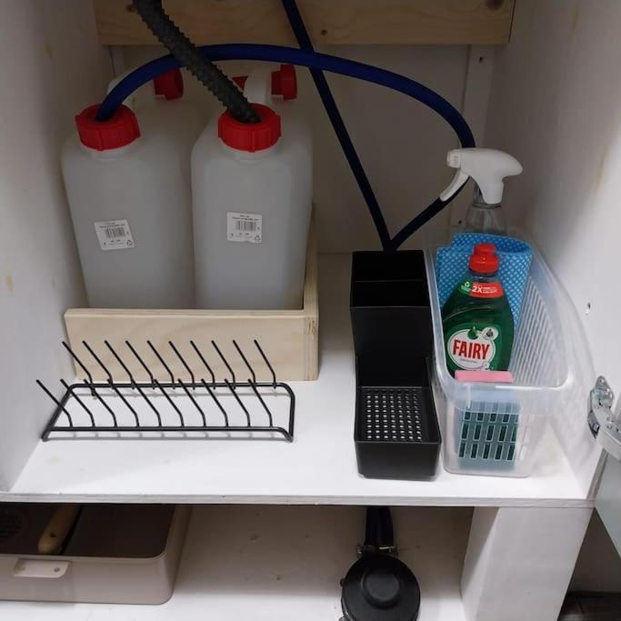 Tiny - With Private Shower In Separate Outbuilding Apartment