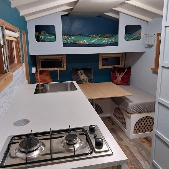 Apartment Tiny - With Private Shower In Separate Outbuilding Nottingham